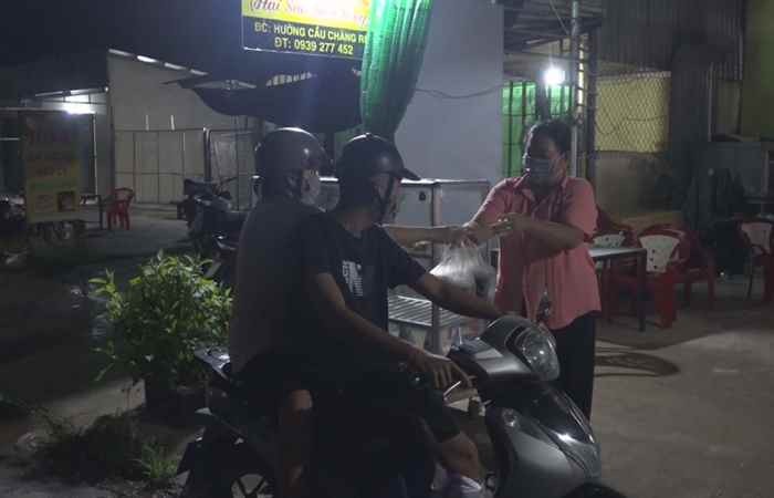 Tình cảm người dân đối với lực lượng trực chốt kiểm soát dịch COVID-19 